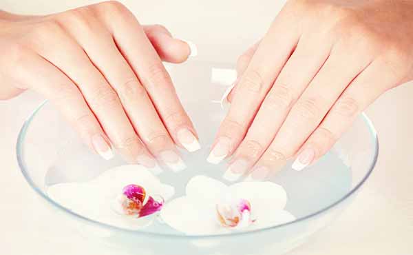 爪を伸ばすケア方法・健康的で美しい爪を育てるコツ