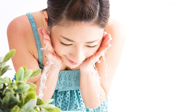 乾燥肌のスキンケア!正しい手入れでカサカサ肌が改善する